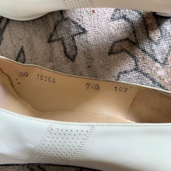 Vintage Salvatore Ferragamo White Pumps Size 7.5 - Picture 5 of 6